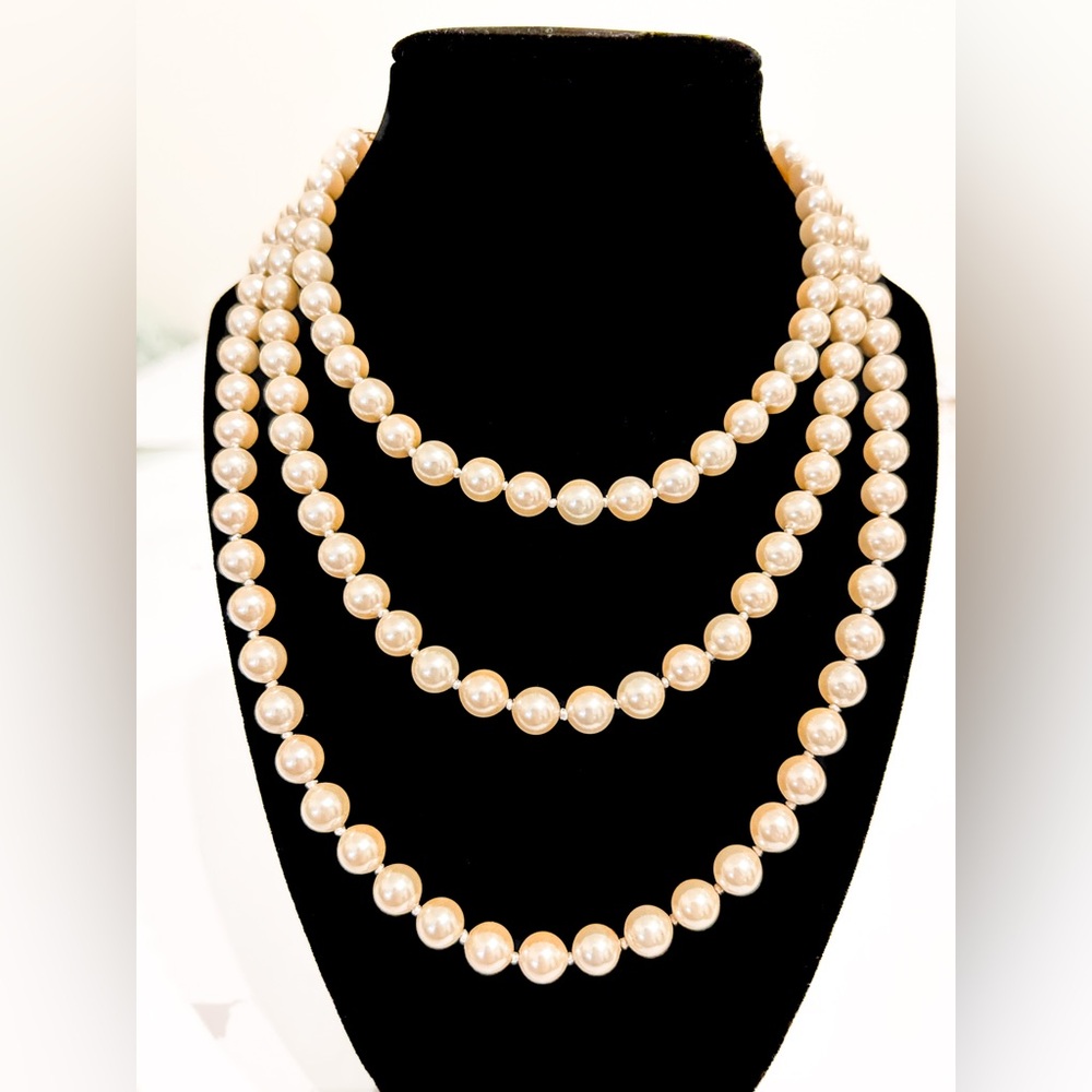 Vintage Elegant 50 inch Glass Pearl Necklace